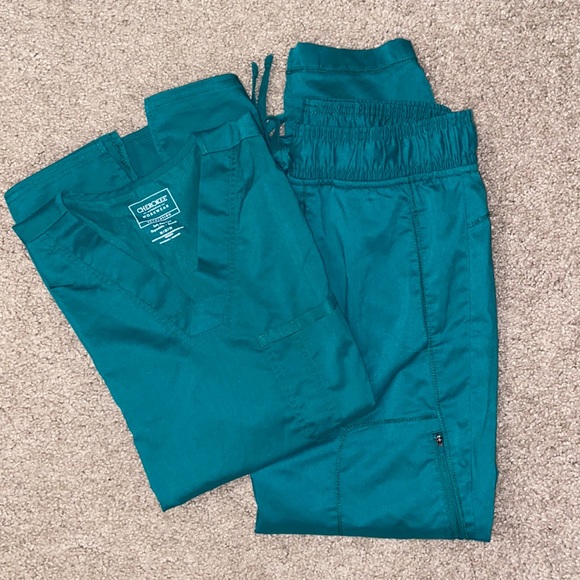 Men’s Cherokee Workwear Revolution Jogger Scrub Set Size Medium in Hunter Green - Picture 1 of 11